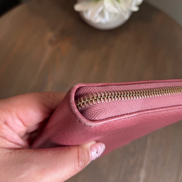 AUTHENTIC GUCCI SOHO ZIPPY ORGANIZER WALLET - Picture 4 of 11